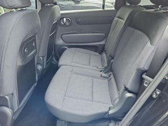 Hyundai INSTER 5dr Hat 85kw 2 49kwh