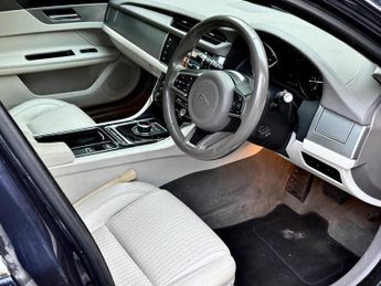 Jaguar XF 2.0d Prestige Auto Euro 6 (s/s) 4dr