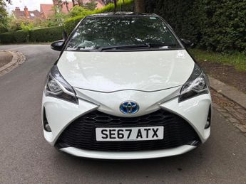 Toyota Yaris 1.5 VVT-h Blue Bi-Tone E-CVT Euro 6 (s/s) 5dr