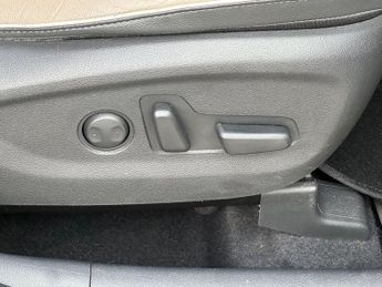 Hyundai TUCSON 2.0 CRDi MHEV Premium SE SUV 5dr Diesel Hybrid Auto 4WD Euro 6 (
