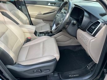 Hyundai TUCSON 2.0 CRDi MHEV Premium SE SUV 5dr Diesel Hybrid Auto 4WD Euro 6 (