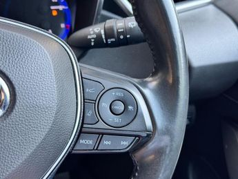 Toyota Corolla 1.8 VVT-h Design CVT Euro 6 (s/s) 5dr