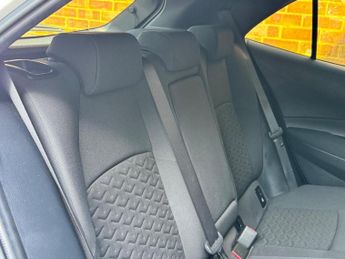 Toyota Corolla 1.8 VVT-h Design CVT Euro 6 (s/s) 5dr