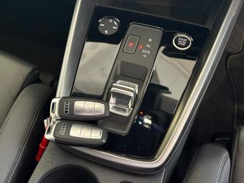Audi A3 S LINE 40 TFSI E S-A