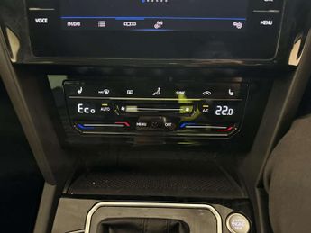 Volkswagen Passat 1.4 TSI 13kWh GTE Estate 5dr Petrol Plug-in Hybrid DSG Euro 6 (s