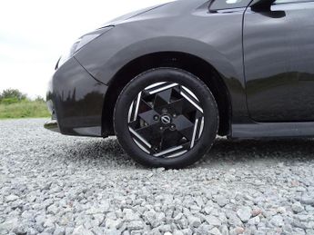 Nissan Leaf 39kWh Acenta Auto 5dr