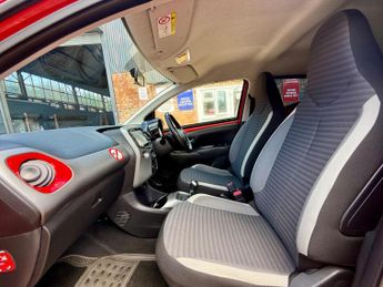 Toyota AYGO 1.0 VVT-i x-play x-shift Euro 6 5dr