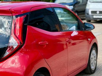 Toyota AYGO 1.0 VVT-i x-play x-shift Euro 6 5dr