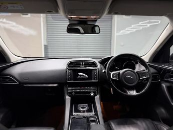 Jaguar F-PACE 2.0 D180 Prestige Auto AWD Euro 6 (s/s) 5dr