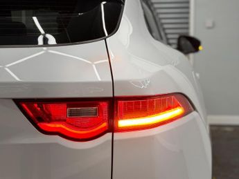 Jaguar F-PACE 2.0 D180 Prestige Auto AWD Euro 6 (s/s) 5dr
