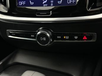 Volvo V60 2.0 B4 MHEV Momentum Auto Euro 6 (s/s) 5dr