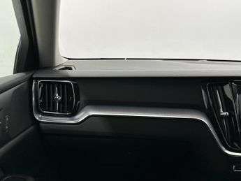 Volvo V60 2.0 B4 MHEV Momentum Auto Euro 6 (s/s) 5dr