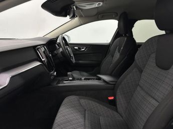 Volvo V60 2.0 B4 MHEV Momentum Auto Euro 6 (s/s) 5dr