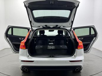 Volvo V60 2.0 B4 MHEV Momentum Auto Euro 6 (s/s) 5dr