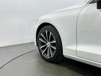 Volvo V60 2.0 B4 MHEV Momentum Auto Euro 6 (s/s) 5dr