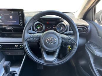Toyota Yaris 1.5 VVT-h Design Hatchback 5dr Petrol Hybrid E-CVT Euro 6 (s/s) 