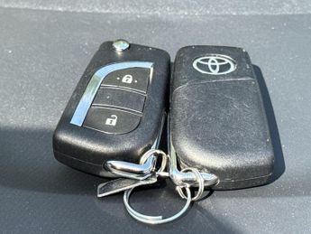 Toyota Yaris 1.5 VVT-h Design Hatchback 5dr Petrol Hybrid E-CVT Euro 6 (s/s) 