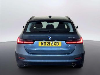 BMW 3 Series 2.0 330e 12kWh SE Pro Touring 5dr Petrol Plug-in Hybrid Auto Eur