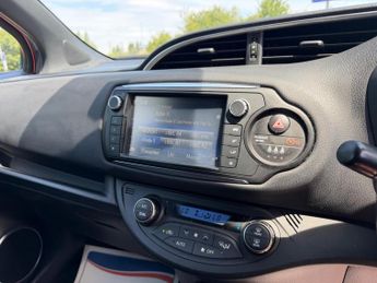 Toyota Yaris 1.5 VVT-h Design E-CVT Euro 6 5dr