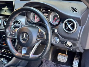 Mercedes-Benz GLA 2.1 GLA220d AMG Line (Premium Plus) 7G-DCT 4MATIC Euro 6 (s/s) 5