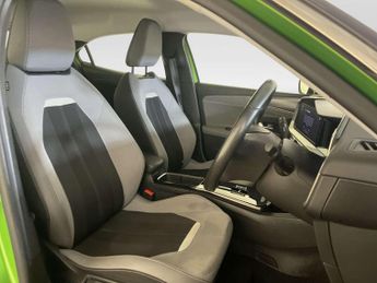 Vauxhall Mokka Electric 50kWh Elite Premium SUV 5dr Electric Auto (136 ps)