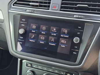 Volkswagen Tiguan 2.0 TDI BlueMotion Tech R-Line DSG 4Motion Euro 6 (s/s) 5dr