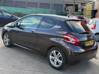 Peugeot 208 1.2 VTi Allure Euro 5 3dr