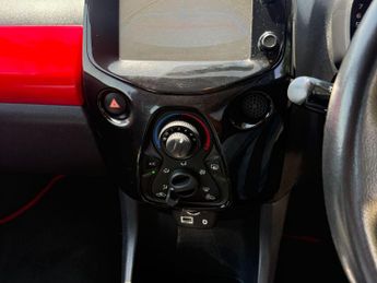 Toyota AYGO 1.0 VVT-i x-pression x-shift Euro 6 5dr