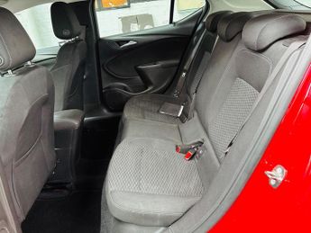Vauxhall Astra 1.4i Turbo SRi Nav Auto Euro 6 (s/s) 5dr