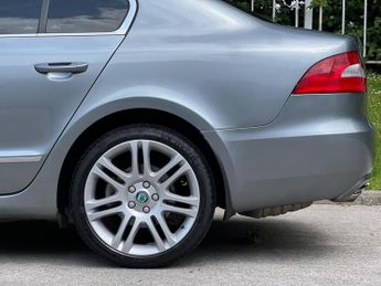 Skoda Superb 2.0 TDI Elegance DSG Euro 5 (s/s) 5dr