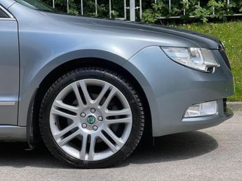 Skoda Superb 2.0 TDI Elegance DSG Euro 5 (s/s) 5dr