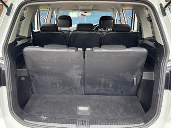 Volkswagen Touran 2.0 TDI BlueMotion Tech SE DSG Euro 6 (s/s) 5dr