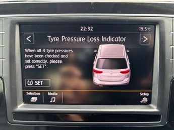 Volkswagen Touran 2.0 TDI BlueMotion Tech SE DSG Euro 6 (s/s) 5dr