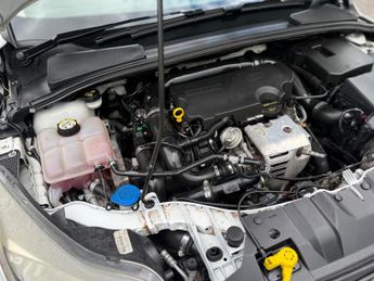 Ford Focus 1.0T EcoBoost Zetec Euro 5 (s/s) 5dr