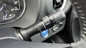 Toyota Yaris 1.5 VVT-h Y20 E-CVT Euro 6 (s/s) 5dr