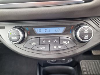 Toyota Yaris 1.5 VVT-h Icon Tech E-CVT Euro 6 (s/s) 5dr