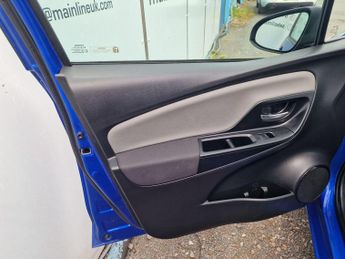 Toyota Yaris 1.5 VVT-h Icon Tech E-CVT Euro 6 (s/s) 5dr