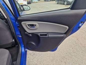 Toyota Yaris 1.5 VVT-h Icon Tech E-CVT Euro 6 (s/s) 5dr