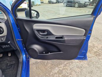 Toyota Yaris 1.5 VVT-h Icon Tech E-CVT Euro 6 (s/s) 5dr