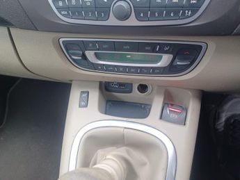 Renault Grand Scenic 1.5 dCi Privilege TomTom Euro 4 5dr