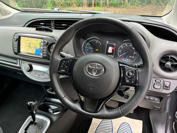 Toyota Yaris 1.5 VVT-h Icon Tech E-CVT Euro 6 (s/s) 5dr