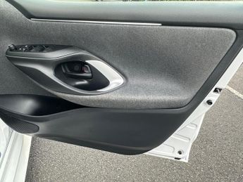 Toyota Yaris 1.5 VVT-h Design E-CVT Euro 6 (s/s) 5dr