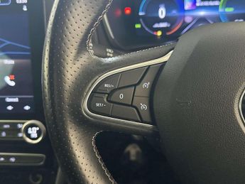 Renault Megane 1.6 E-TECH 9.8kWh RS Line Sport Tourer Auto Euro 6 (s/s) 5dr