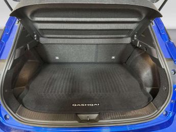Nissan Qashqai 1.3 DIG-T MHEV N-Connecta SUV 5dr Petrol Hybrid Manual Euro 6 (s
