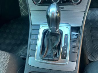 Volkswagen Passat 2.0 TDI BlueMotion Tech SE DSG Euro 5 (s/s) 5dr