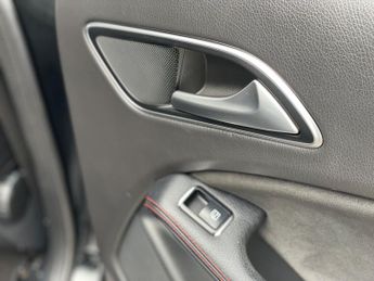Mercedes-Benz A Class 1.5 A180d AMG Line (Premium) 7G-DCT Euro 6 (s/s) 5dr