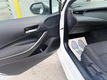 Toyota Corolla 1.8 VVT-h Design CVT Euro 6 (s/s) 5dr