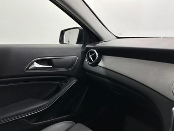 Mercedes-Benz GLA 1.6 GLA180 Urban Edition 7G-DCT Euro 6 (s/s) 5dr