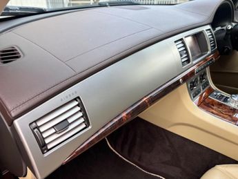 Jaguar XF 2.2d Premium Luxury Auto Euro 5 (s/s) 4dr