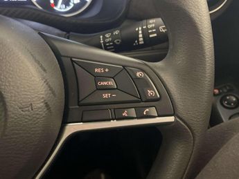 Nissan Juke 1.6 Acenta Premium SUV 5dr Petrol Hybrid Auto Euro 6 (143 ps)